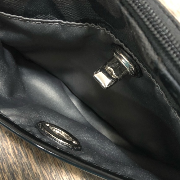 🛍3/$45 Black Monogram Coach Wristlet - Picture 4 of 4